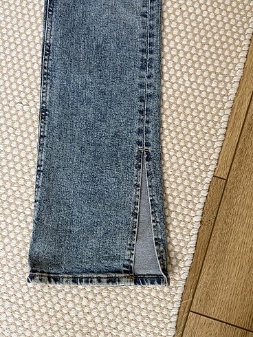 H&M H&M paça detaylı jean