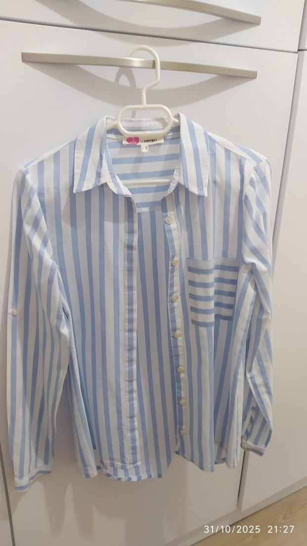 Düğmeli Mavi Çizgili Kadın Gömlek - Görsel 4