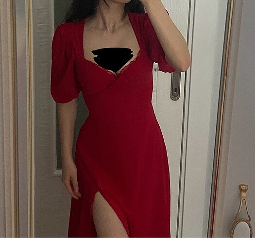 Diğer Kırmızı yırtmaçlı elbise