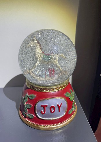 Renkli At Figürlü Kar Küresi - Görsel 3