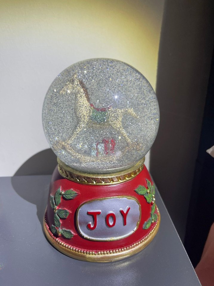 Renkli At Figürlü Kar Küresi - Görsel 3