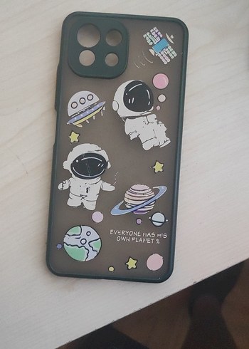 Şeffaf Gri Astronot Desenli Telefon Kılıfı