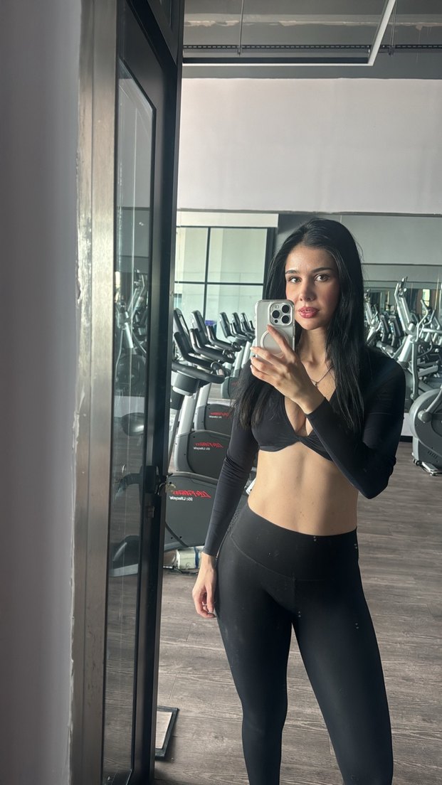 OYSHO - Önü Twist Detaylı Siyah Crop Uzun Kollu Tişört - Görsel 2