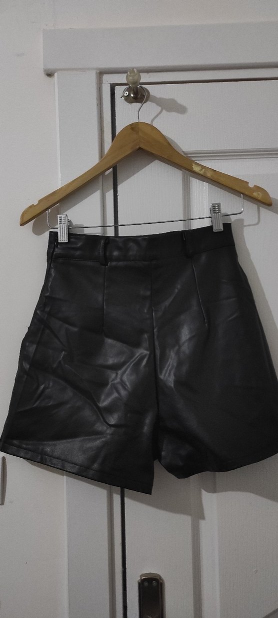 Kadın Siyah Deri Mini Şort - Görsel 2