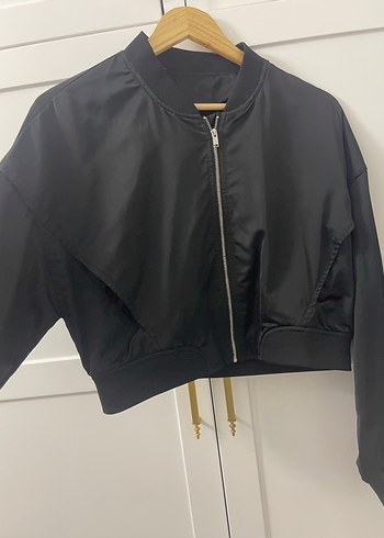 Zara Siyah Fermuarlı Crop Ceket