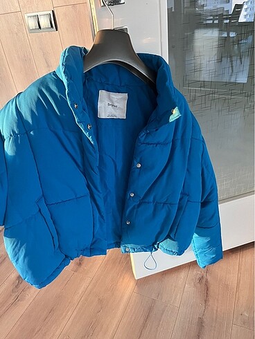 Mavi bershka şişme mont