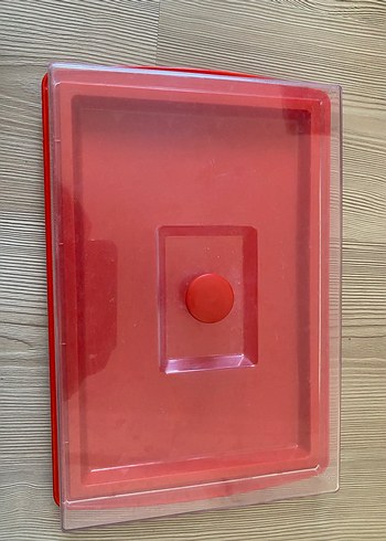 Parlak Kırmızı saklama kabı