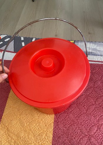Parlak Kırmızı Plastik Kova - Görsel 3