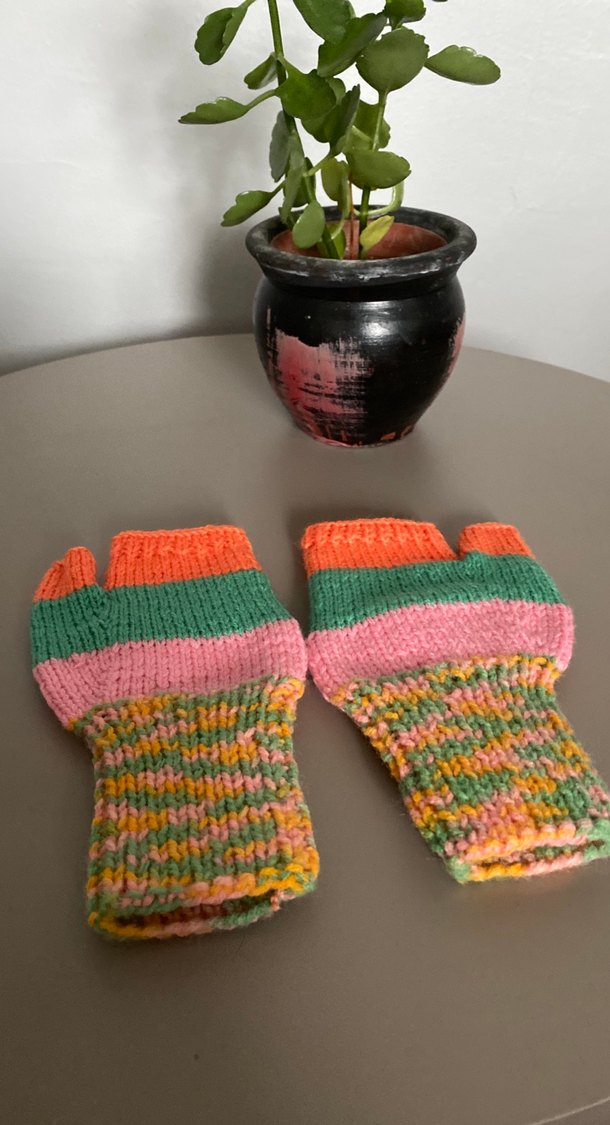 Renkli Örgü Parmaksız Kadın Eldiveni - Görsel 2