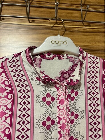 Pembe elbise