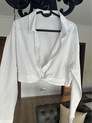 BERSHKA crop gömlek