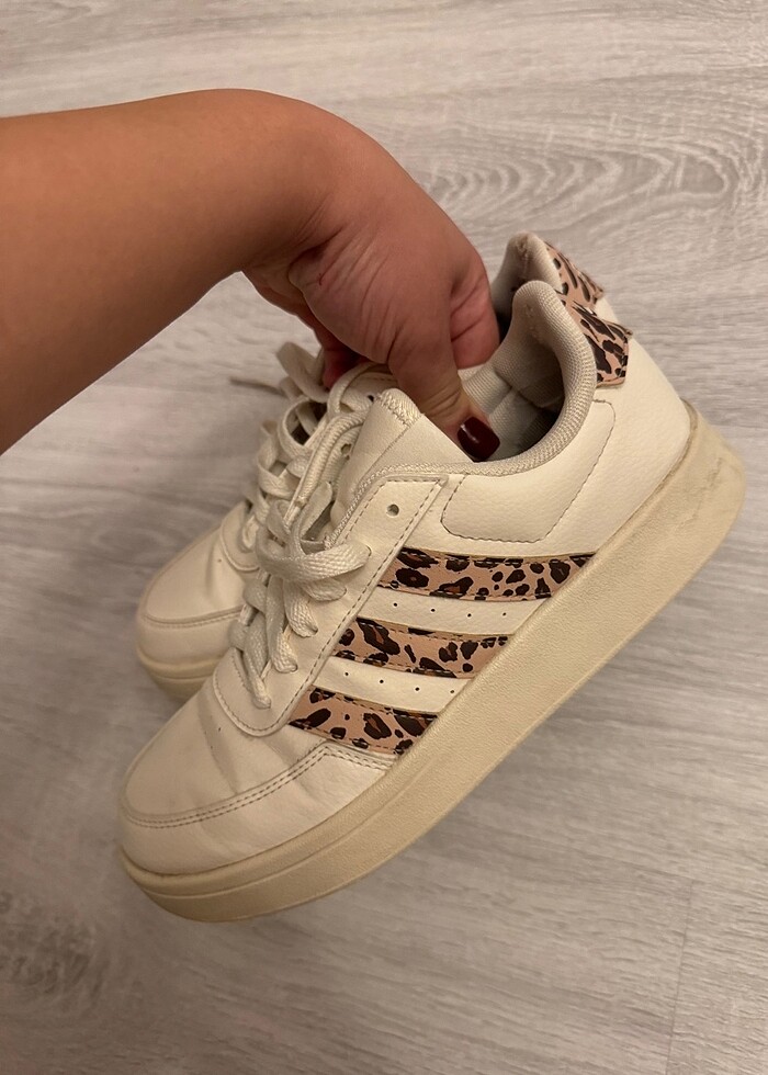 Adidas spor ayakkabı - Görsel 2