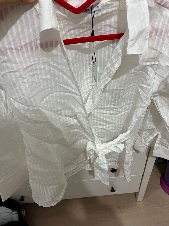 Beyaz Keten Pilili Halter Yaka Kadın Gömlek - Görsel 2