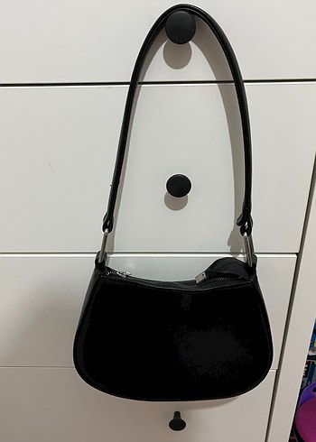 Siyah Deri Tokalı Minimalist Kadın Çanta