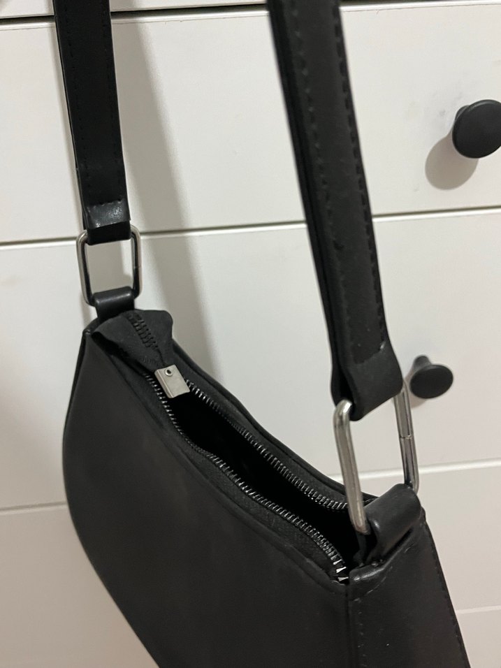 Siyah Deri Tokalı Minimalist Kadın Çanta - Görsel 5