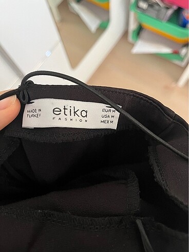 siyah yırtmaçlı elbise - Görsel 6