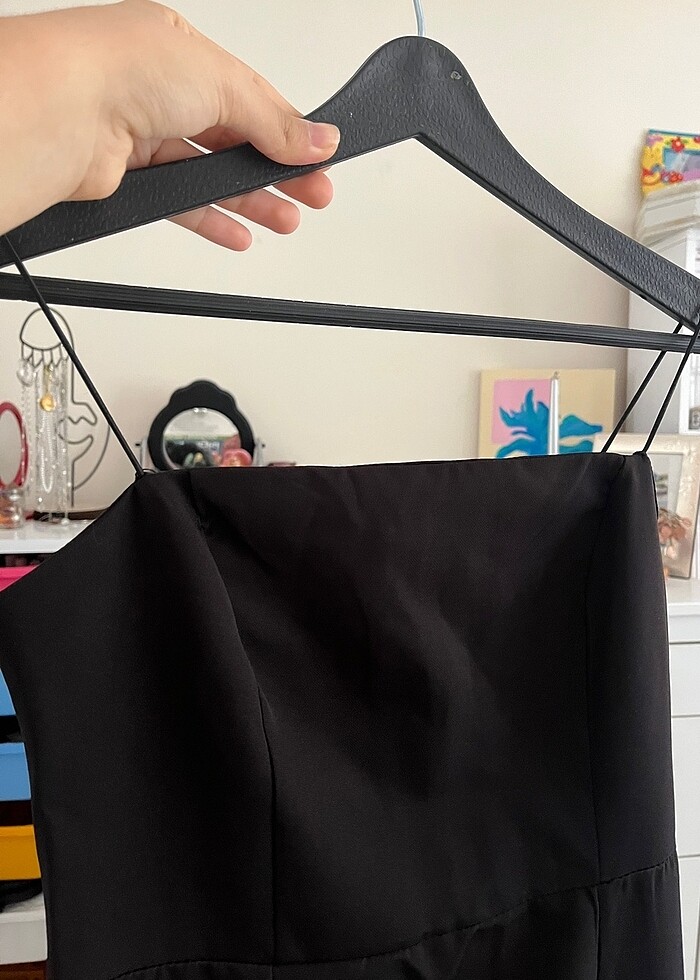 siyah yırtmaçlı elbise - Görsel 3