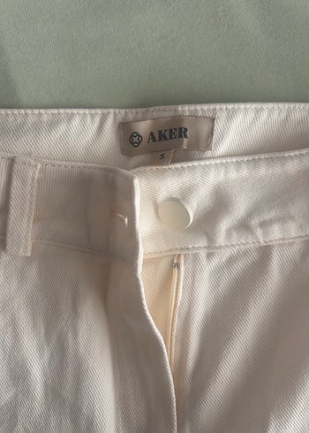BEYAZ AKER Düğmeli Kısa Kadın Pantolon