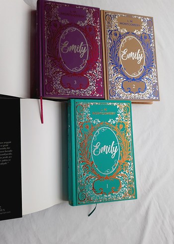 Emily Romanları Seti - 3 Kitap Ciltli - Görsel 2
