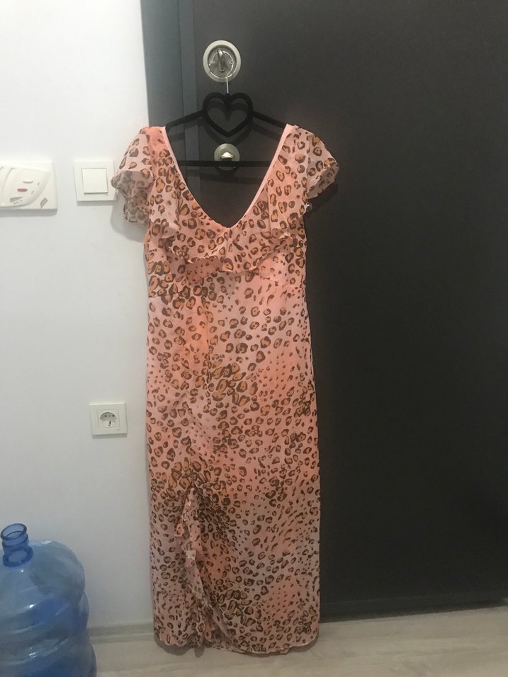 Leopar Desenli Bej Uzun V Yaka Elbise - Görsel 2