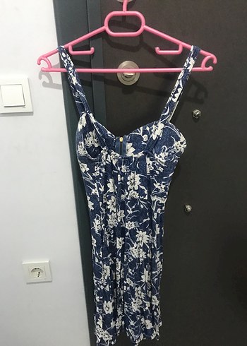 Mavi Çiçek Desenli Mini V Yakalı Elbise - Görsel 2