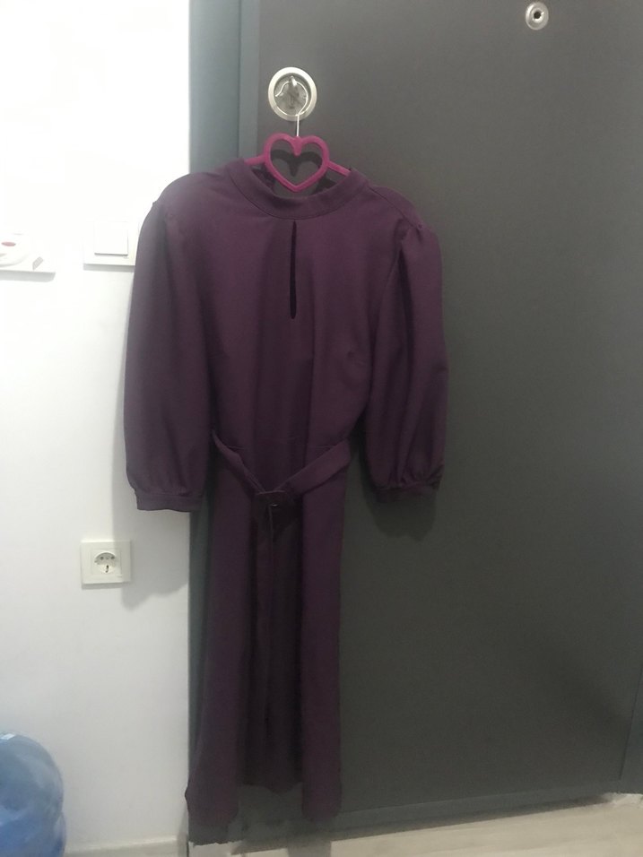 Mor V Yaka Kemerli Midi Elbise - Görsel 2