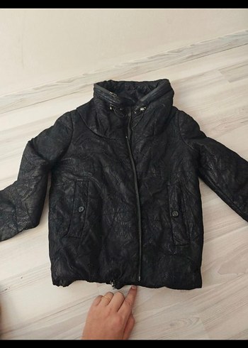 Düğmeli Siyah İşlemeli kısa kadın mont - Görsel 2