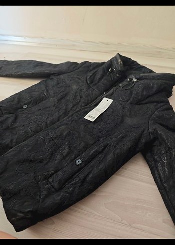 Düğmeli Siyah İşlemeli kısa kadın mont - Görsel 6