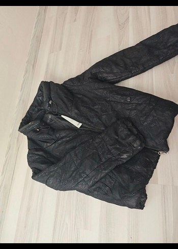 Düğmeli Siyah İşlemeli kısa kadın mont - Görsel 7