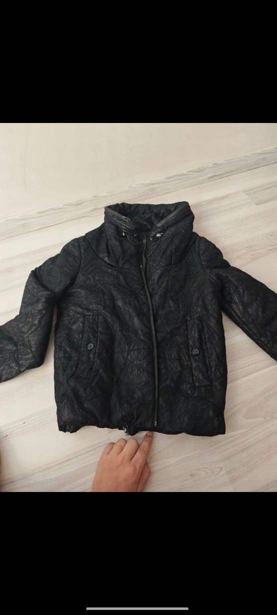 Düğmeli Siyah İşlemeli kısa kadın mont - Görsel 2