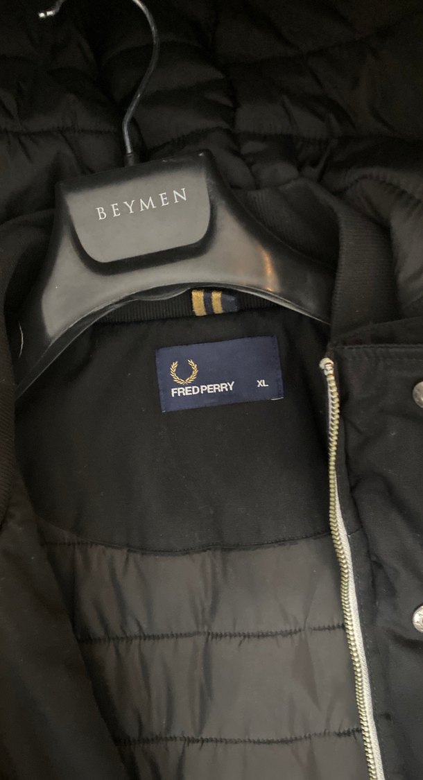Erkek Siyah Kapüşonlu Fermuarlı Mont — görsel 2/3