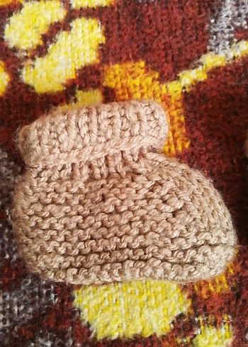 Kahverengi Örgü Kız Bebek Patik - Görsel 2