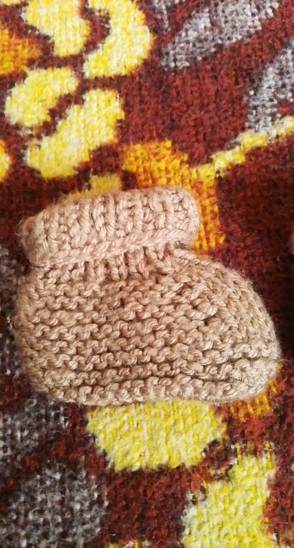 Kahverengi Örgü Kız Bebek Patik - Görsel 2