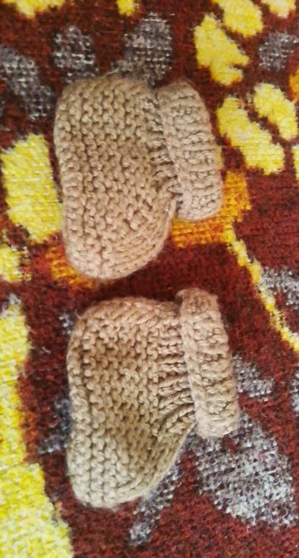 Kahverengi Örgü Kız Bebek Patik - Görsel 3