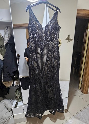 Siyah Dantel Detaylı Uzun V Yaka Gotik Elbise - Görsel 2