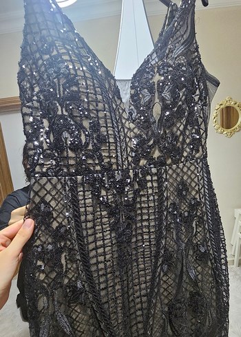 Siyah Dantel Detaylı Uzun V Yaka Gotik Elbise - Görsel 4