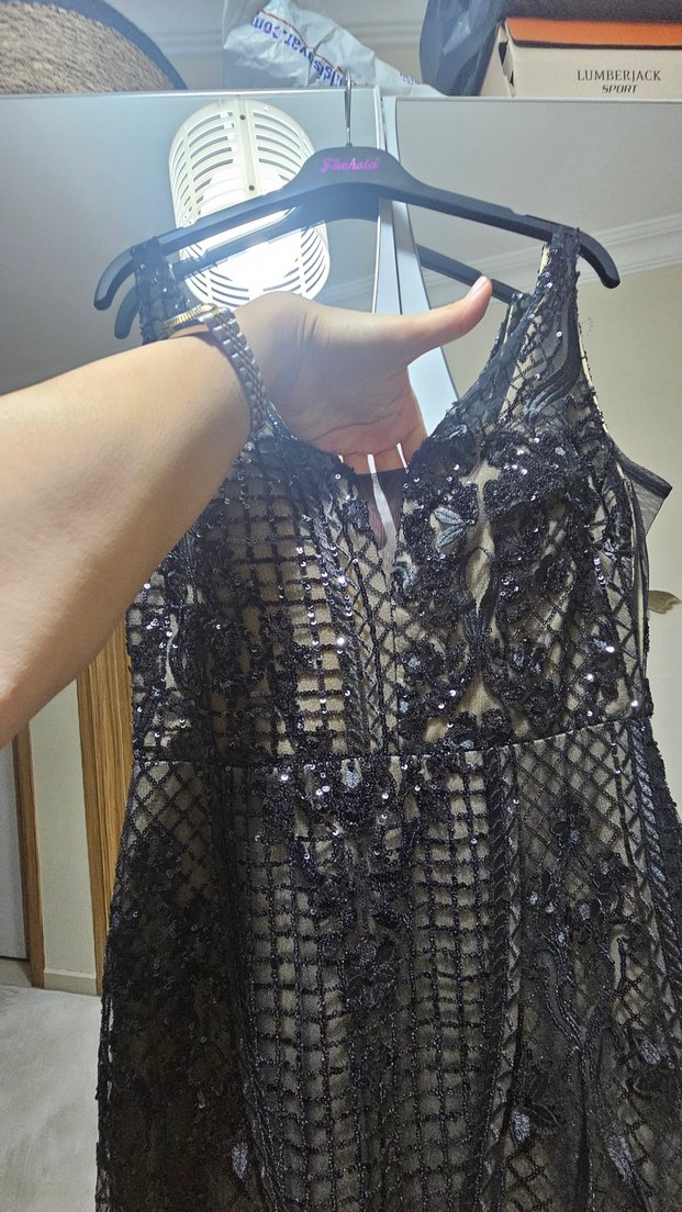 Siyah Dantel Detaylı Uzun V Yaka Gotik Elbise - Görsel 5