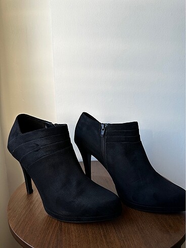 Boğazlı stiletto