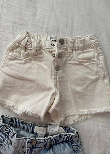 Nakışlı Beyaz ve Kiraz Desenli Denim Şort - Görsel 5