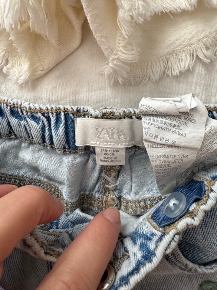 Nakışlı Beyaz ve Kiraz Desenli Denim Şort - Görsel 3