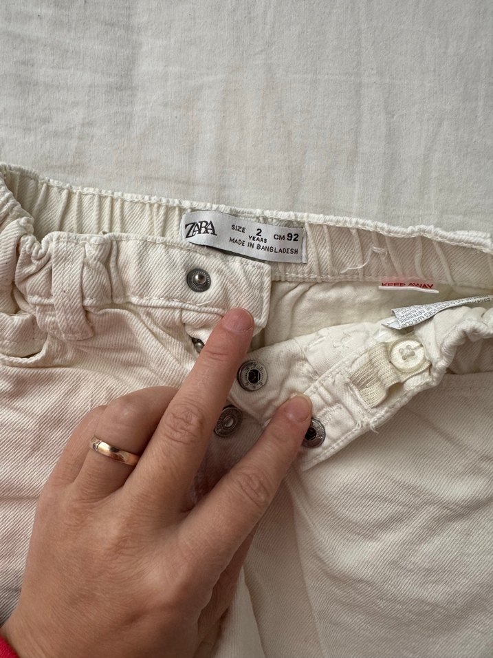 Nakışlı Beyaz ve Kiraz Desenli Denim Şort - Görsel 2