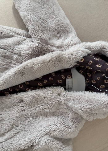 Krem Peluş Detaylı Kız Çocuk Kaban - Görsel 6