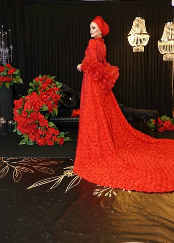 Özel Dikim Uzun Kollu Dökümlü Henna kiralık