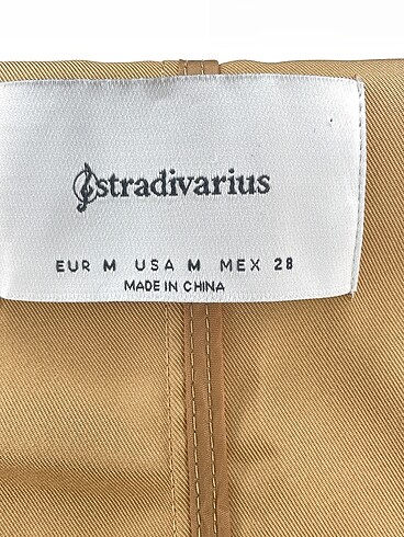 m Beden çeşitli Renk Stradivarius Trenchcoat %70 İndirimli.