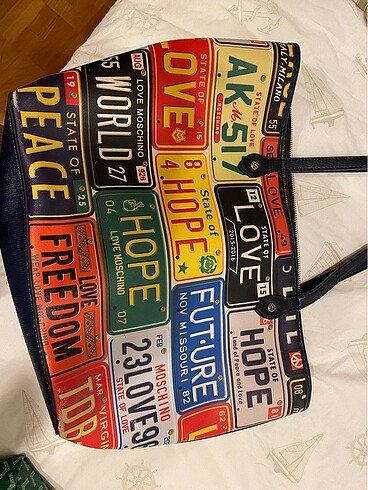 Love moschino