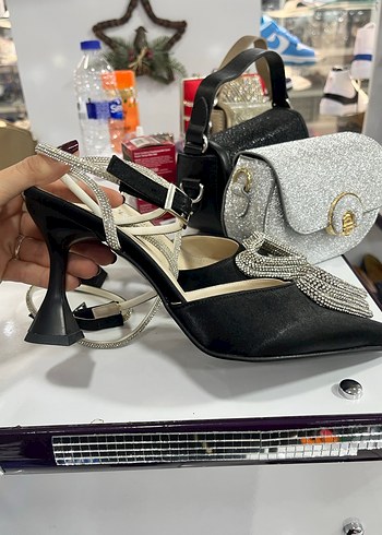 37 Beden Zara model taşlı topuklu ayakkabı