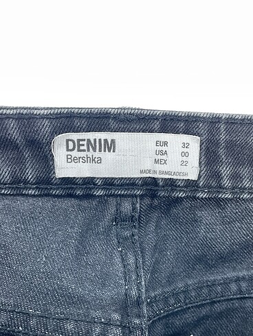 32 Beden siyah Renk Bershka Jean / Kot %70 İndirimli.