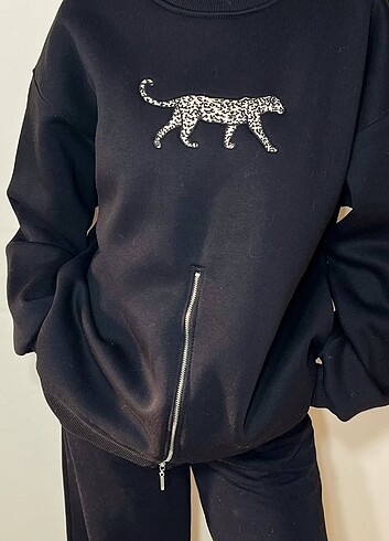 ÖNÜ FERMUARLI ARKASI NAKIŞ BASKILI ŞARDONLU 3 İPLİK KADIN SWEATS