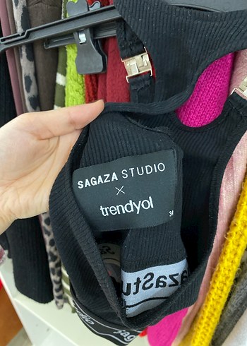 Siyah Strappy Örme Crop Top - Görsel 3