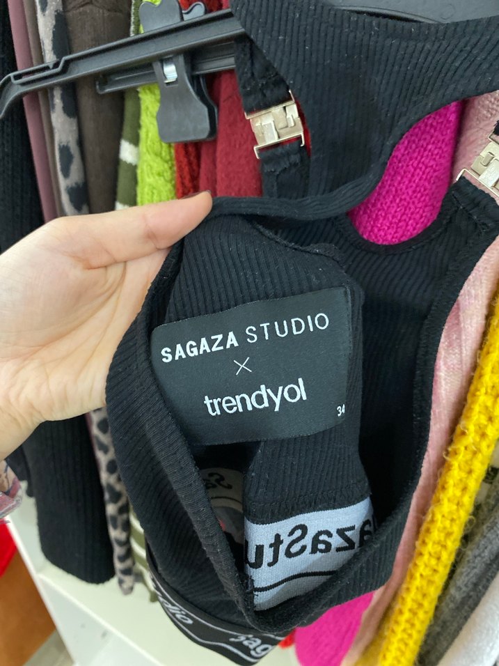 Siyah Strappy Örme Crop Top - Görsel 3